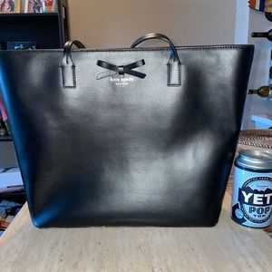 Kate Spade bow zip tote- black in EUC!